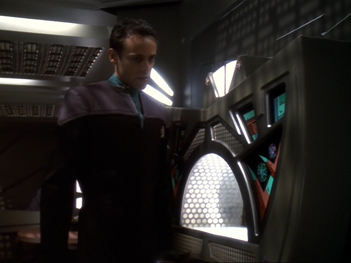 extant_StarTrek_DS9_6x18-Inquisition_0585.jpg