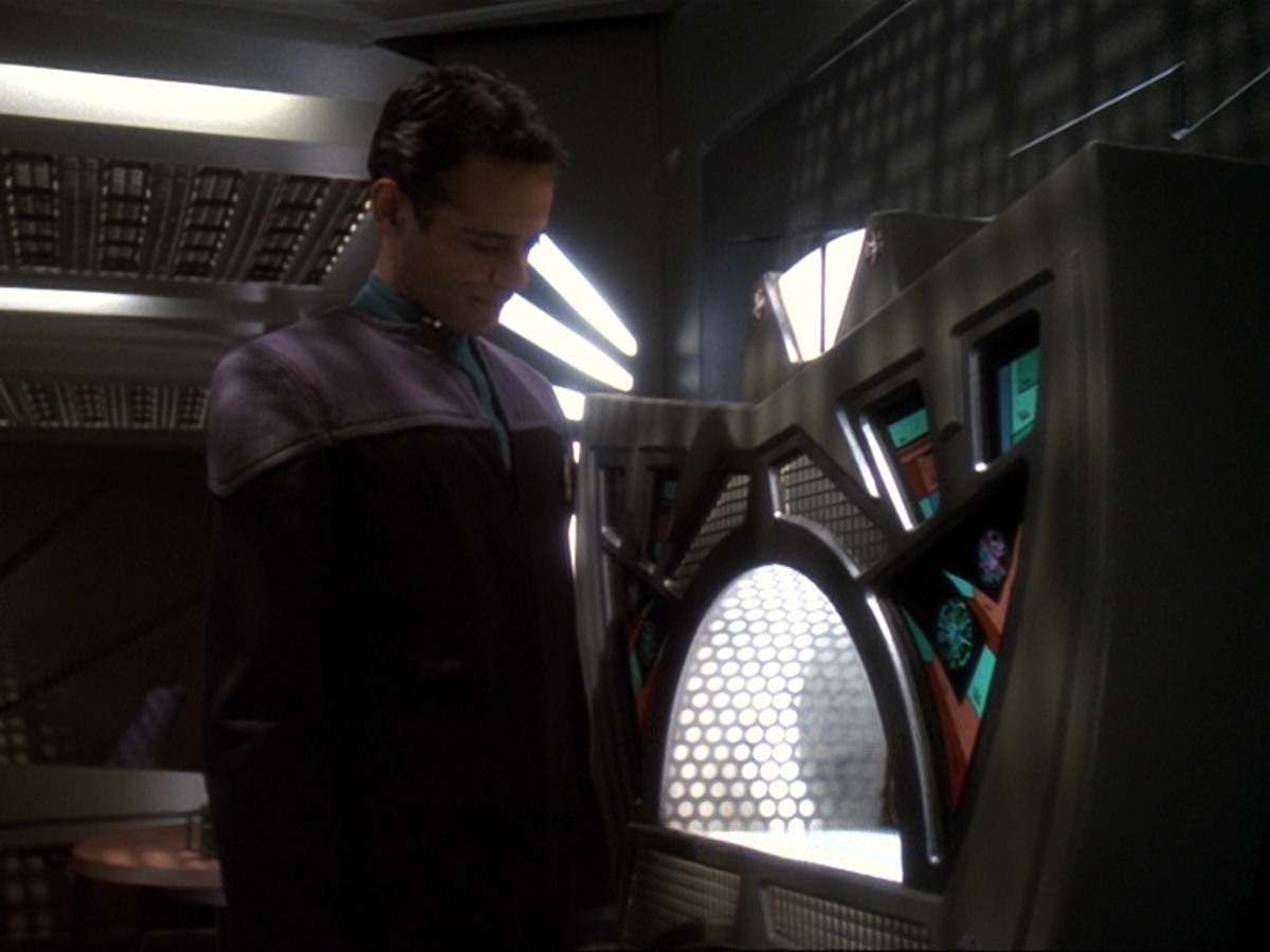 extant_StarTrek_DS9_6x18-Inquisition_0590.jpg