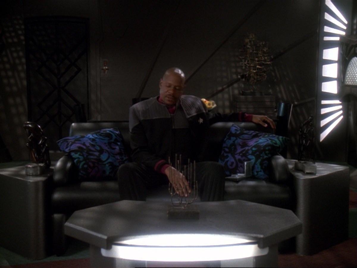 extant_StarTrek_DS9_6x19-InThePaleMoonlight_0004.jpg