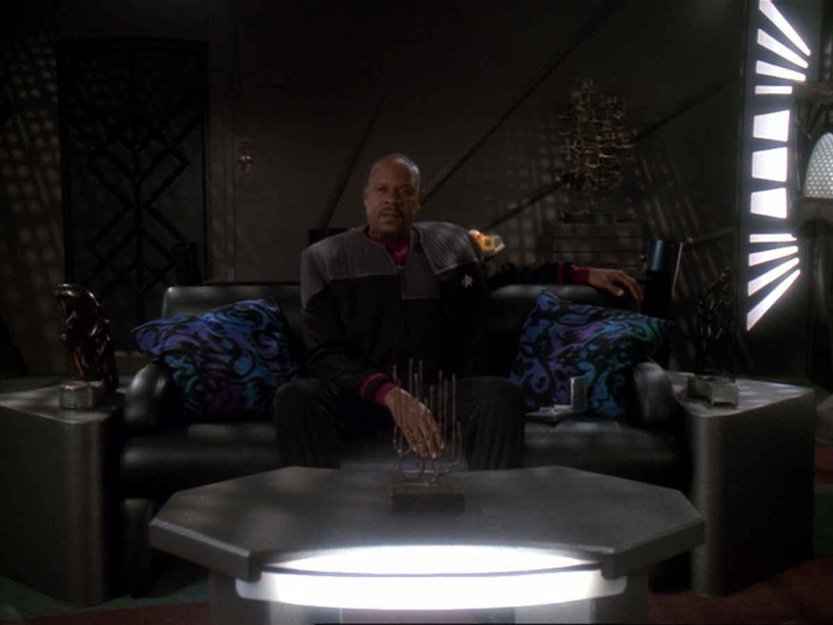 extant_StarTrek_DS9_6x19-InThePaleMoonlight_0005.jpg