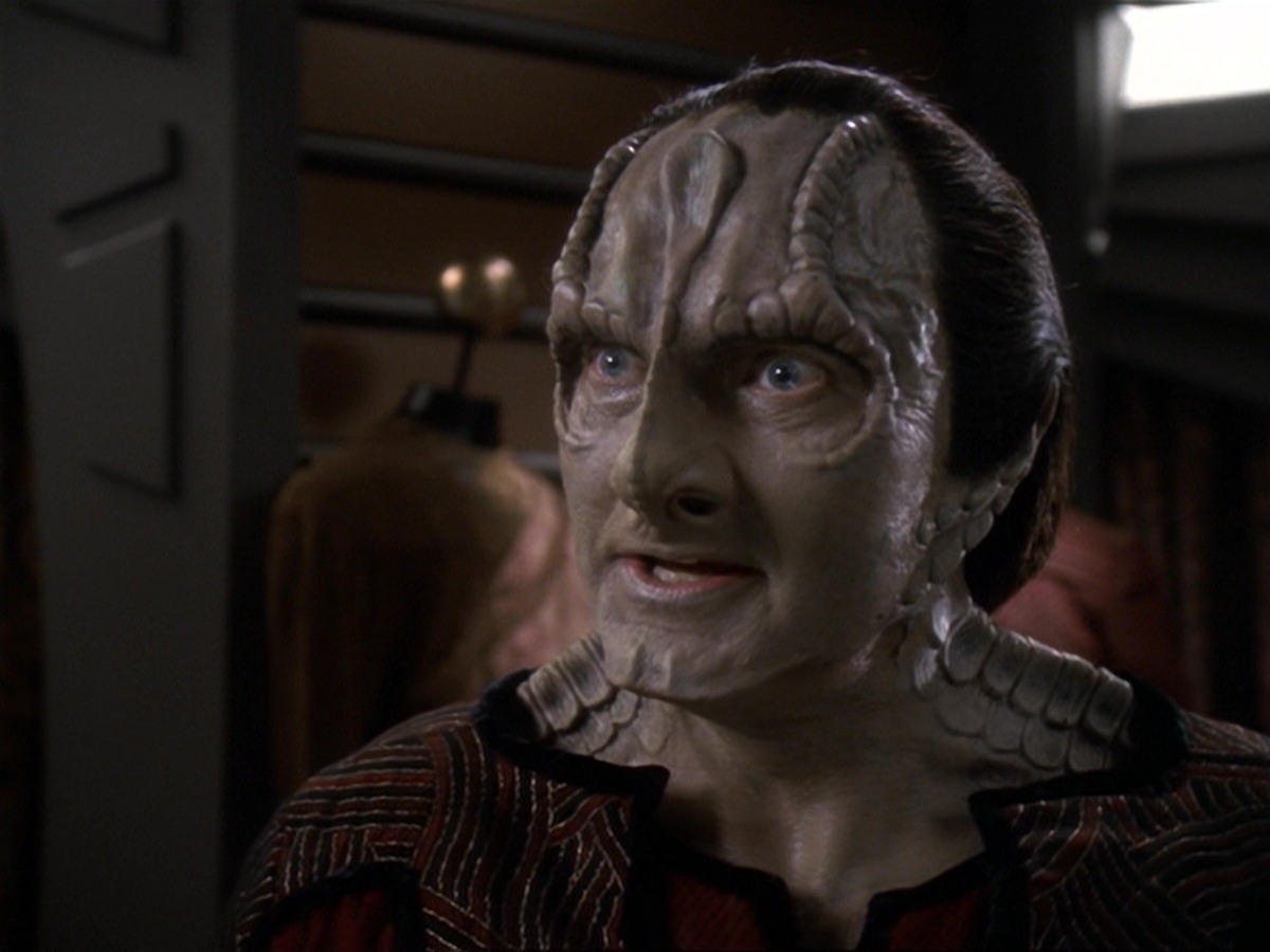 extant_StarTrek_DS9_6x19-InThePaleMoonlight_1030.jpg