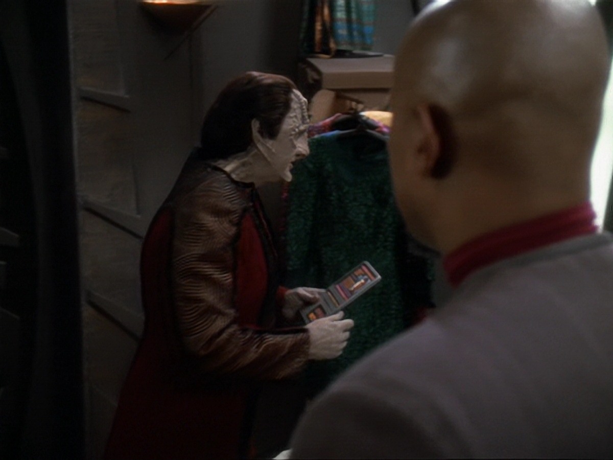 extant_StarTrek_DS9_6x19-InThePaleMoonlight_1231.jpg