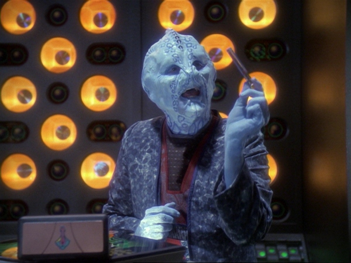 extant_StarTrek_DS9_6x19-InThePaleMoonlight_2238.jpg