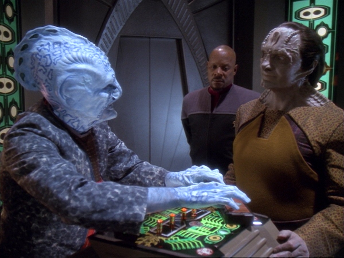 extant_StarTrek_DS9_6x19-InThePaleMoonlight_2246.jpg