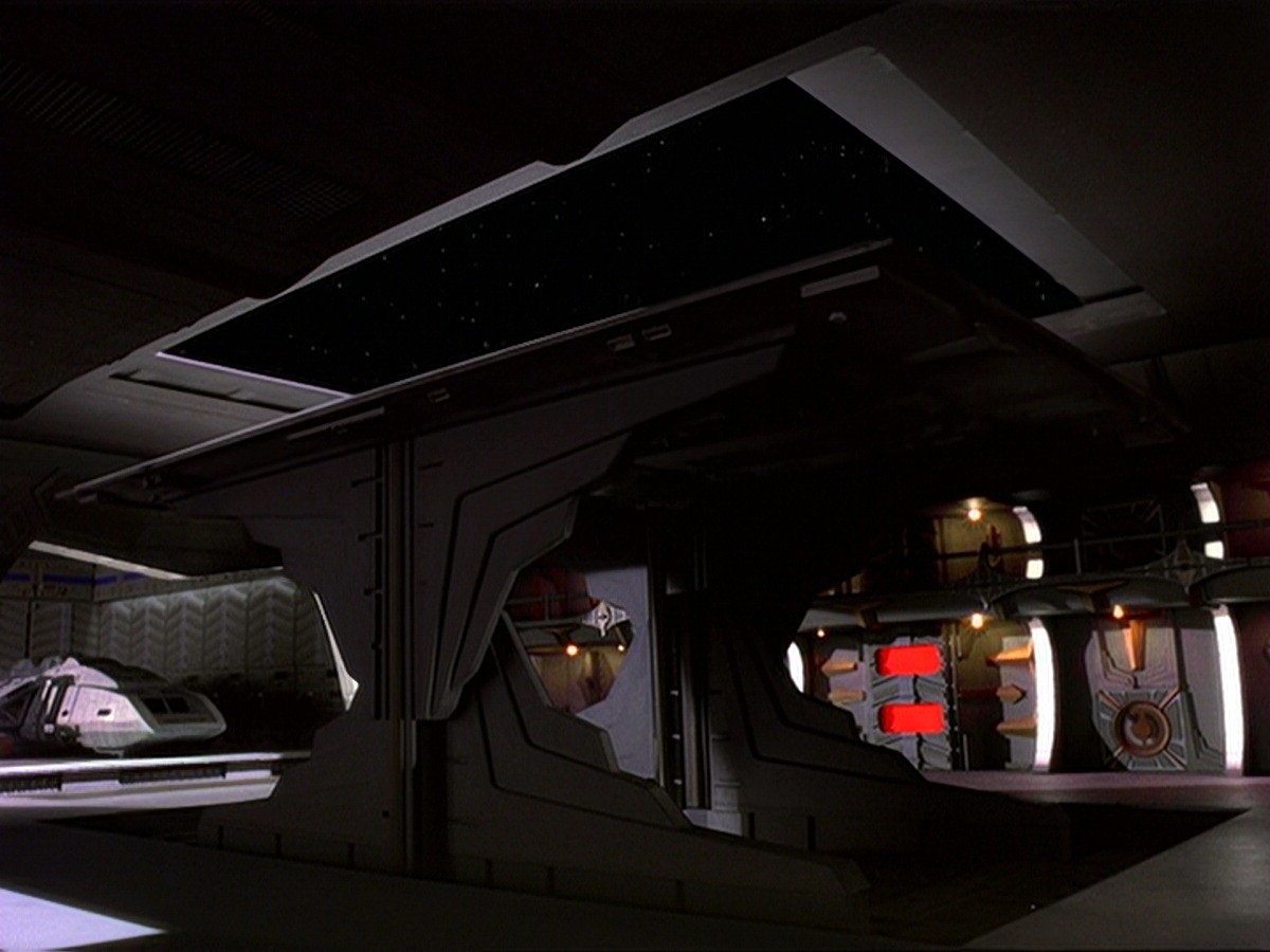 extant_StarTrek_DS9_6x19-InThePaleMoonlight_2531.jpg