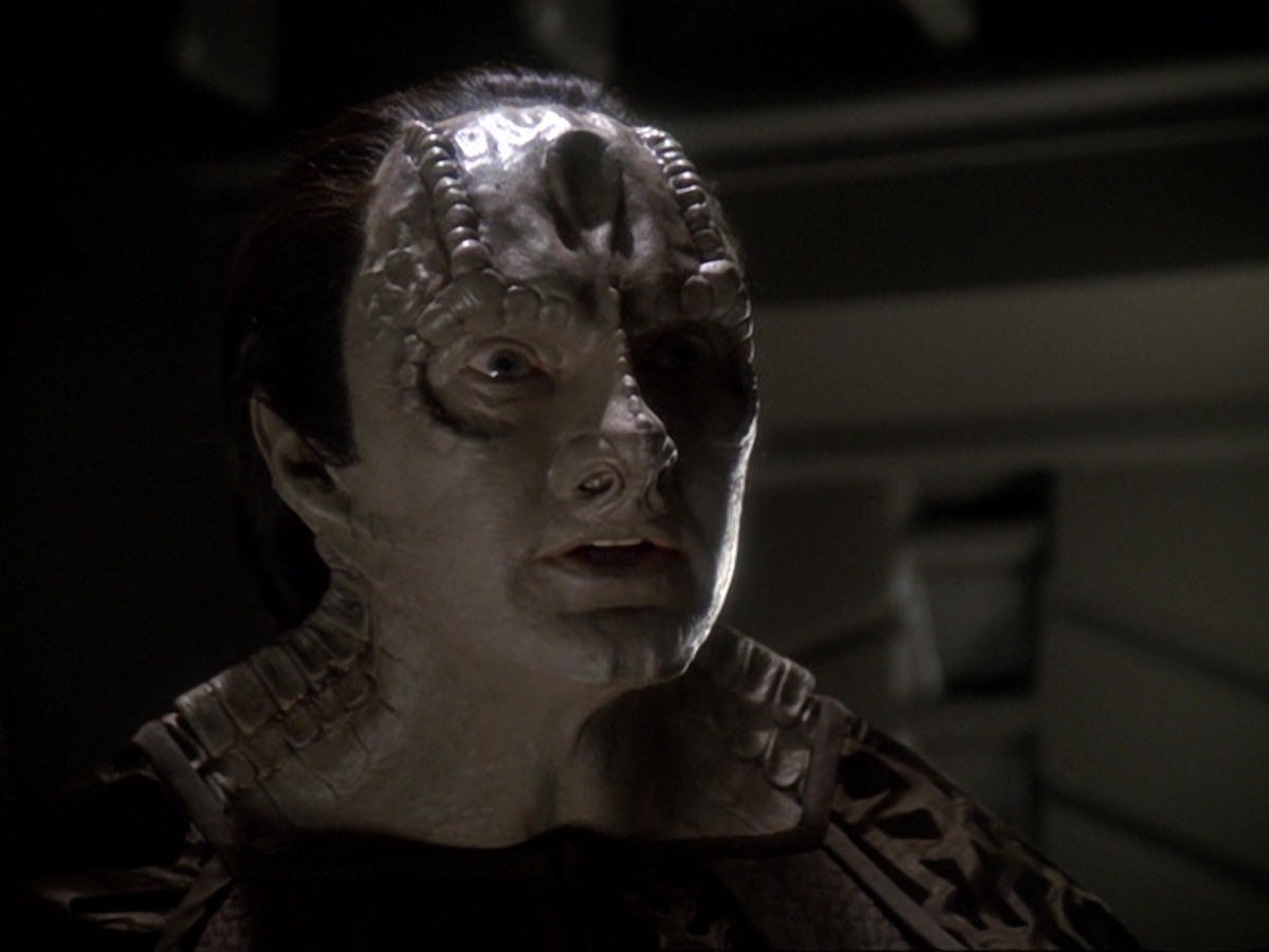 extant_StarTrek_DS9_6x19-InThePaleMoonlight_2563.jpg