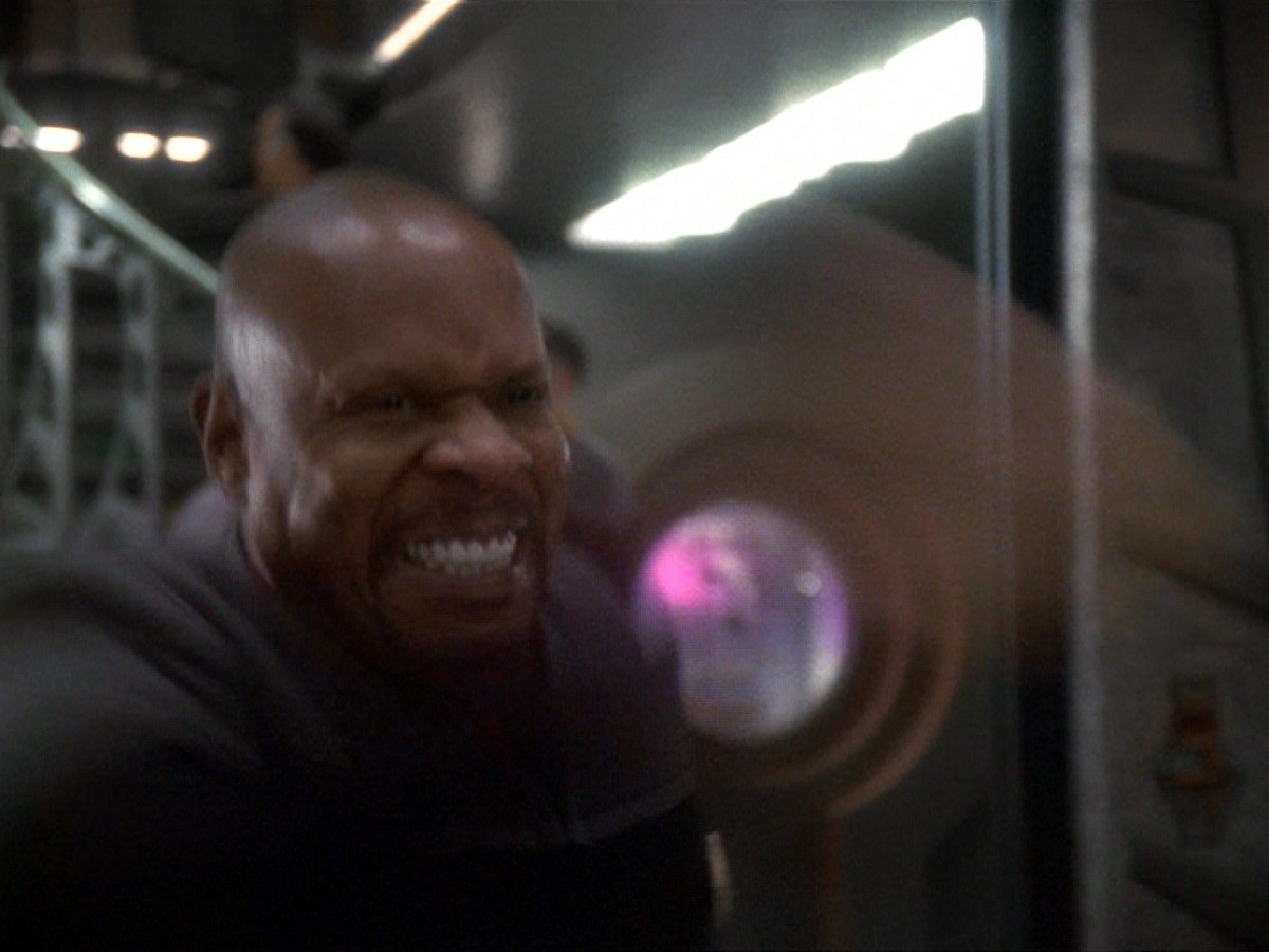 extant_StarTrek_DS9_6x19-InThePaleMoonlight_3369.jpg