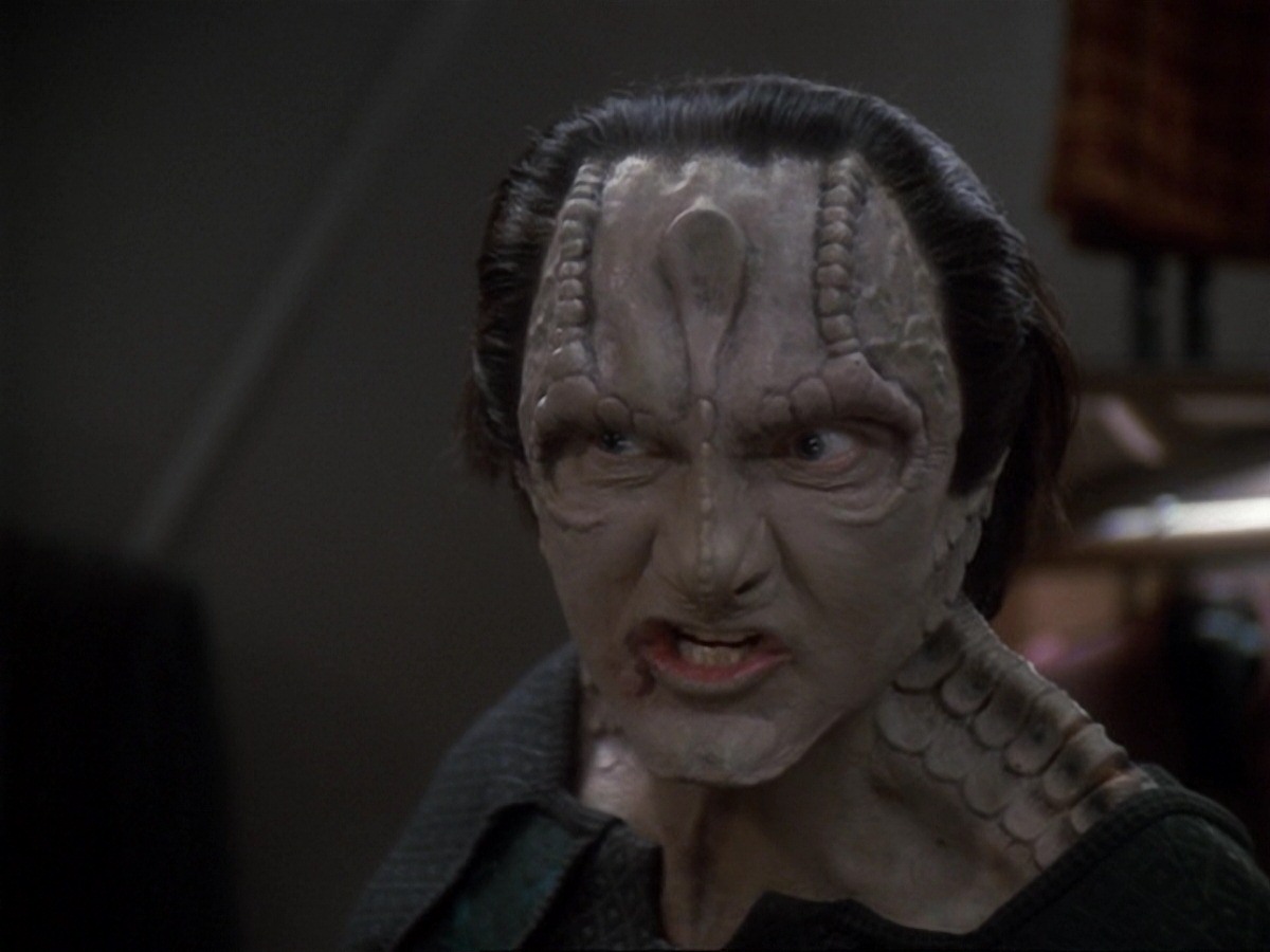 extant_StarTrek_DS9_6x19-InThePaleMoonlight_3566.jpg