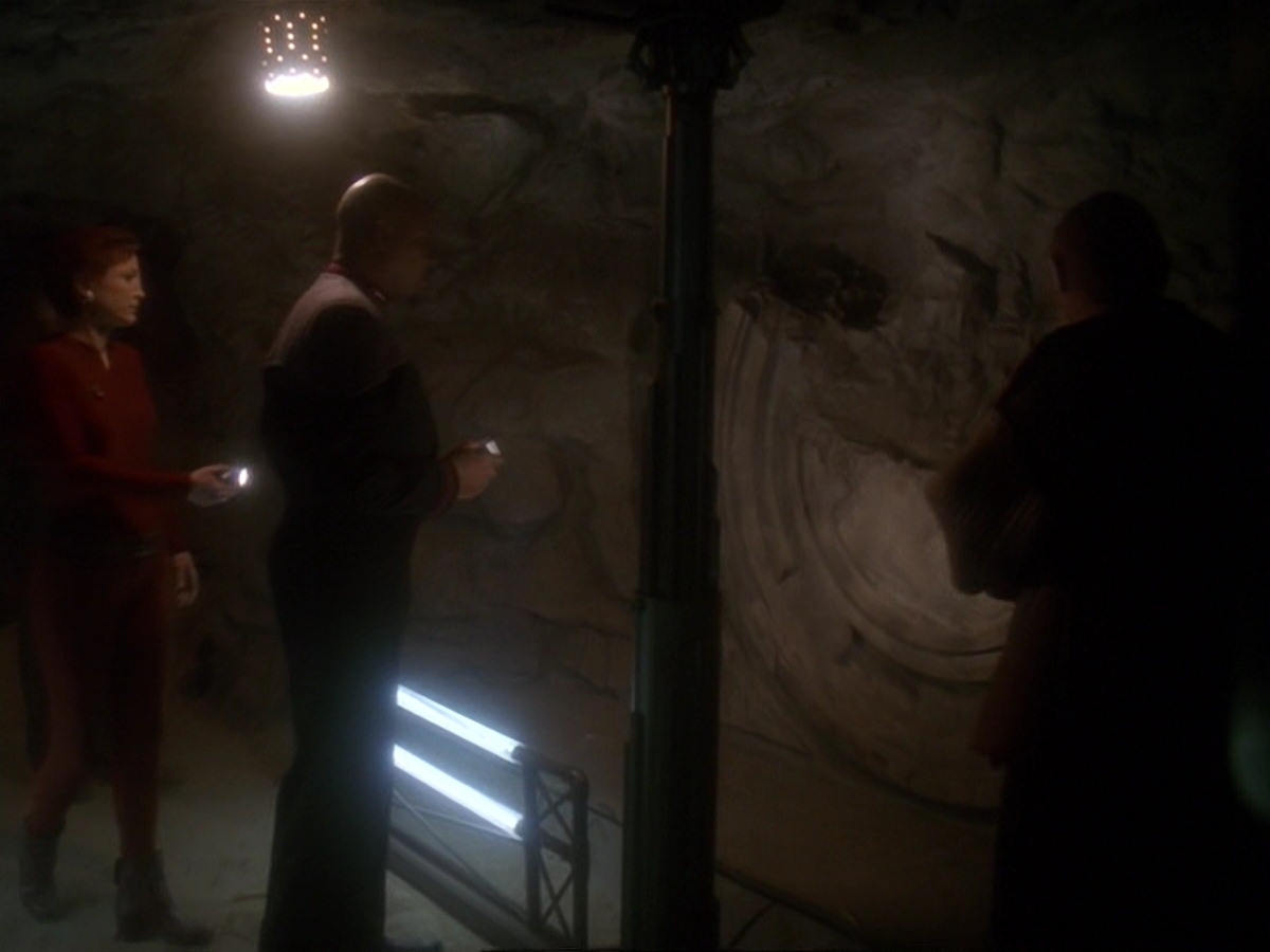 extant_StarTrek_DS9_6x21-TheReckoning_0271.jpg