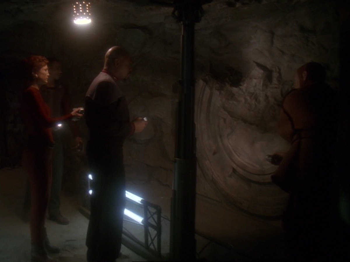 extant_StarTrek_DS9_6x21-TheReckoning_0272.jpg