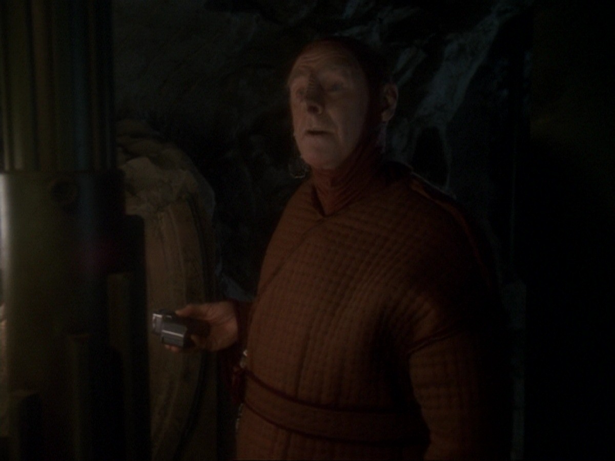 extant_StarTrek_DS9_6x21-TheReckoning_0290.jpg