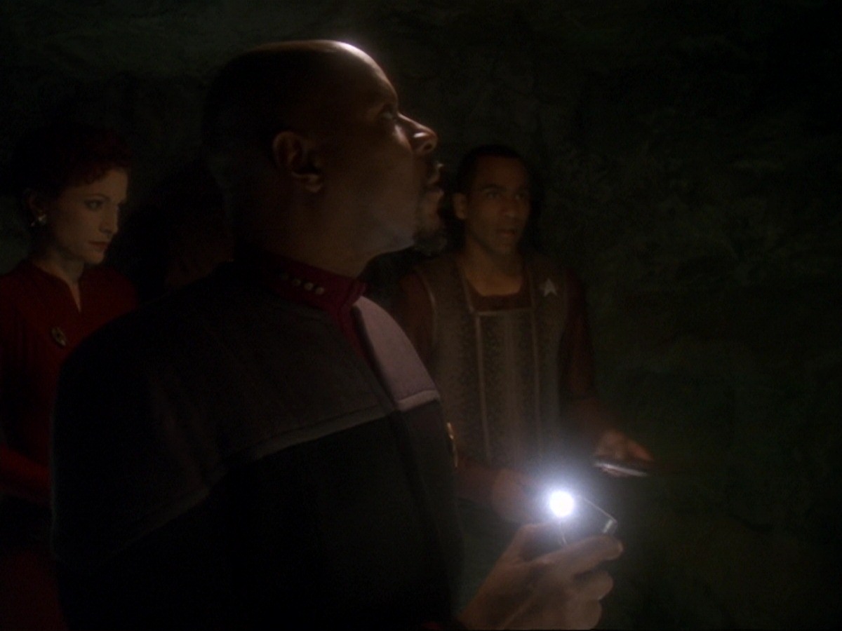 extant_StarTrek_DS9_6x21-TheReckoning_0294.jpg