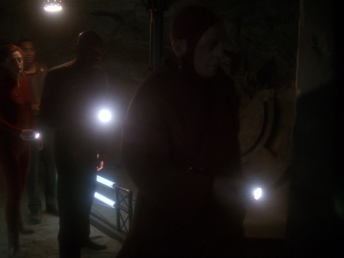 extant_StarTrek_DS9_6x21-TheReckoning_0300.jpg