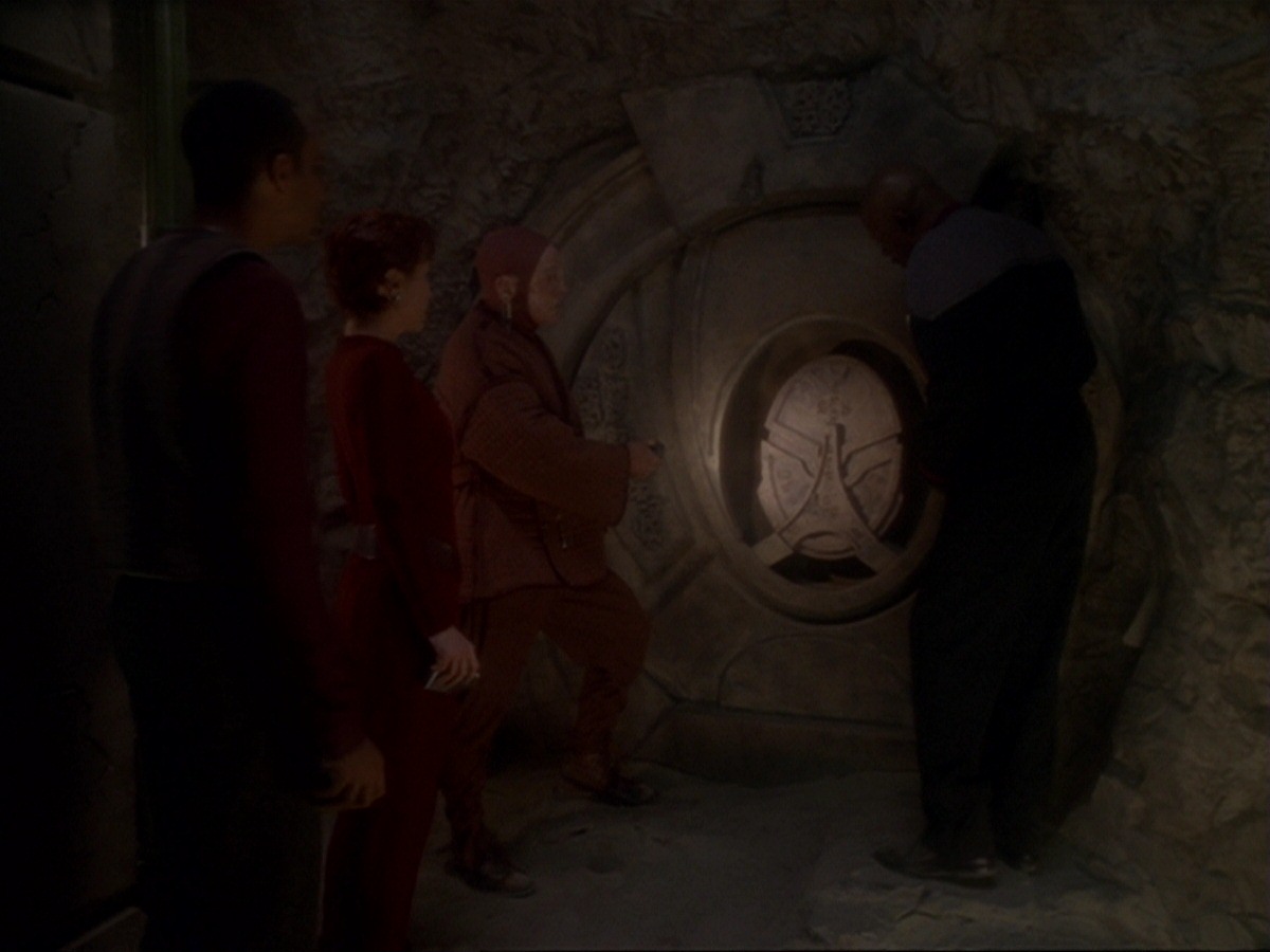 extant_StarTrek_DS9_6x21-TheReckoning_0329.jpg