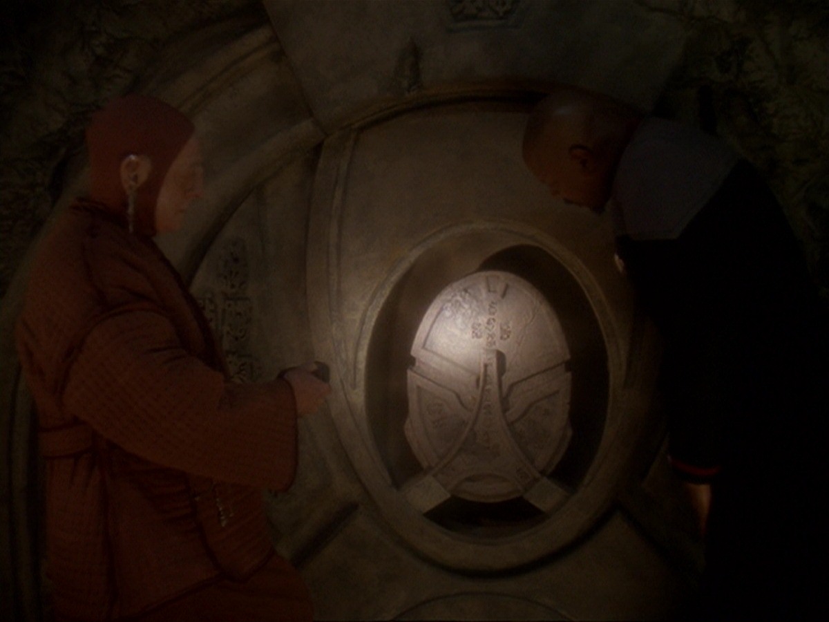 extant_StarTrek_DS9_6x21-TheReckoning_0342.jpg