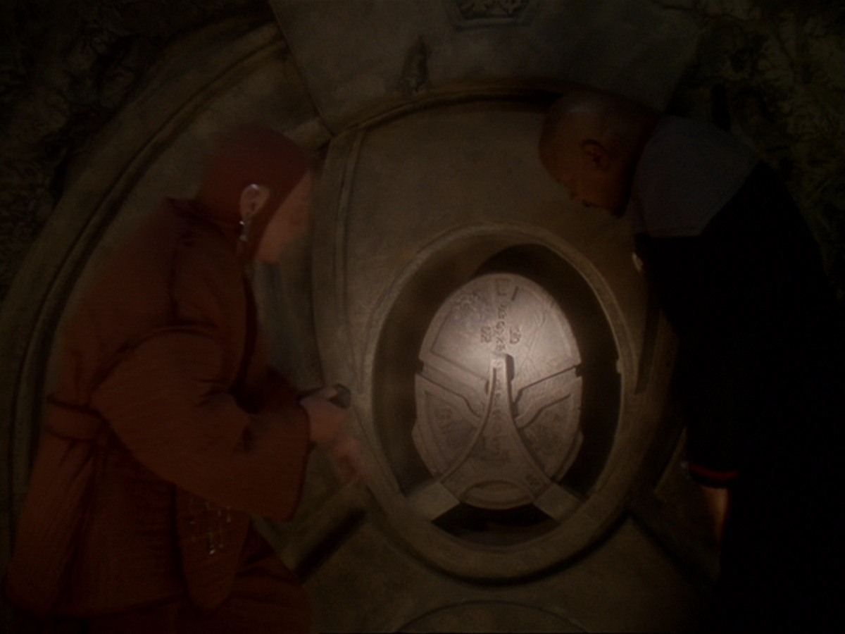 extant_StarTrek_DS9_6x21-TheReckoning_0360.jpg