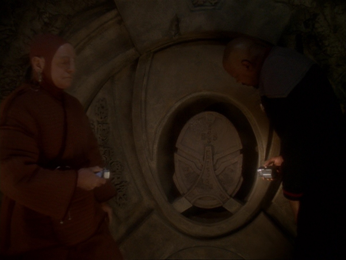 extant_StarTrek_DS9_6x21-TheReckoning_0368.jpg