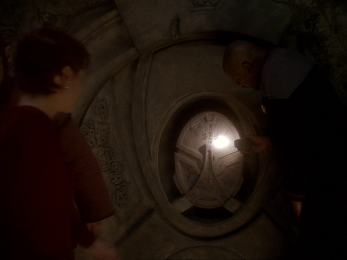 extant_StarTrek_DS9_6x21-TheReckoning_0370.jpg