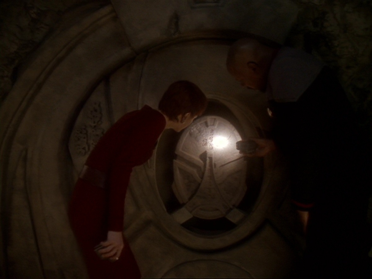 extant_StarTrek_DS9_6x21-TheReckoning_0373.jpg