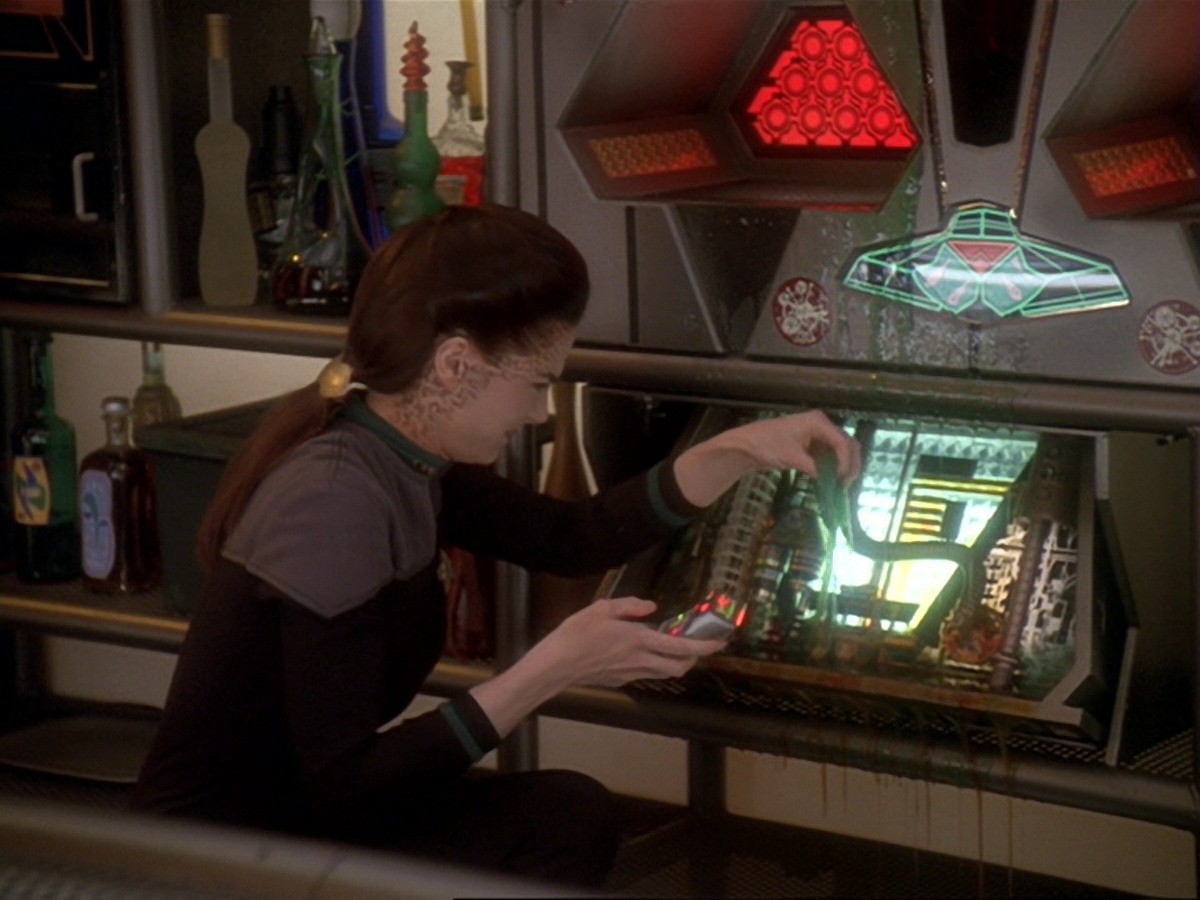 extant_StarTrek_DS9_6x22-Valiant_0154.jpg