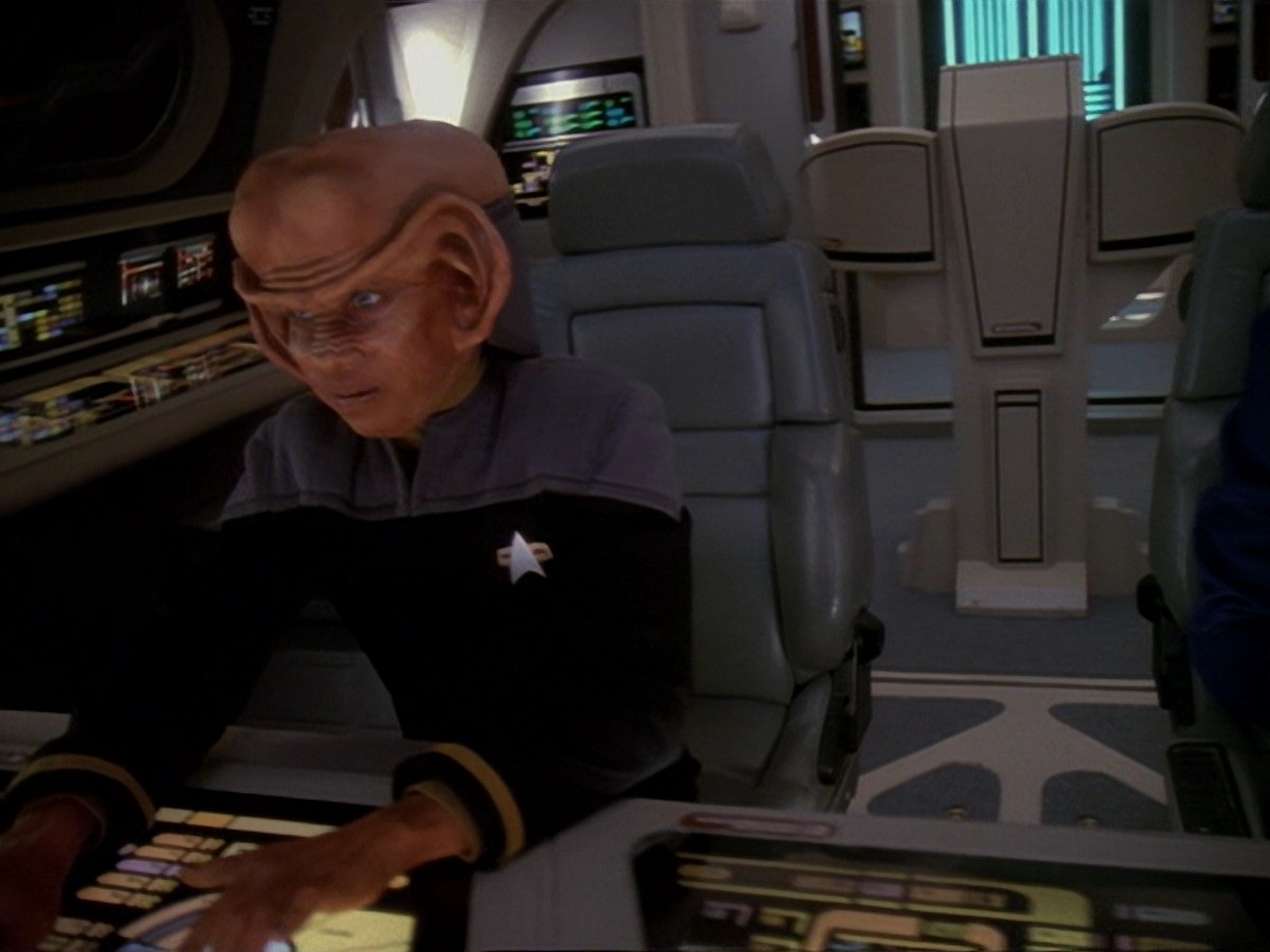 extant_StarTrek_DS9_6x22-Valiant_0422.jpg