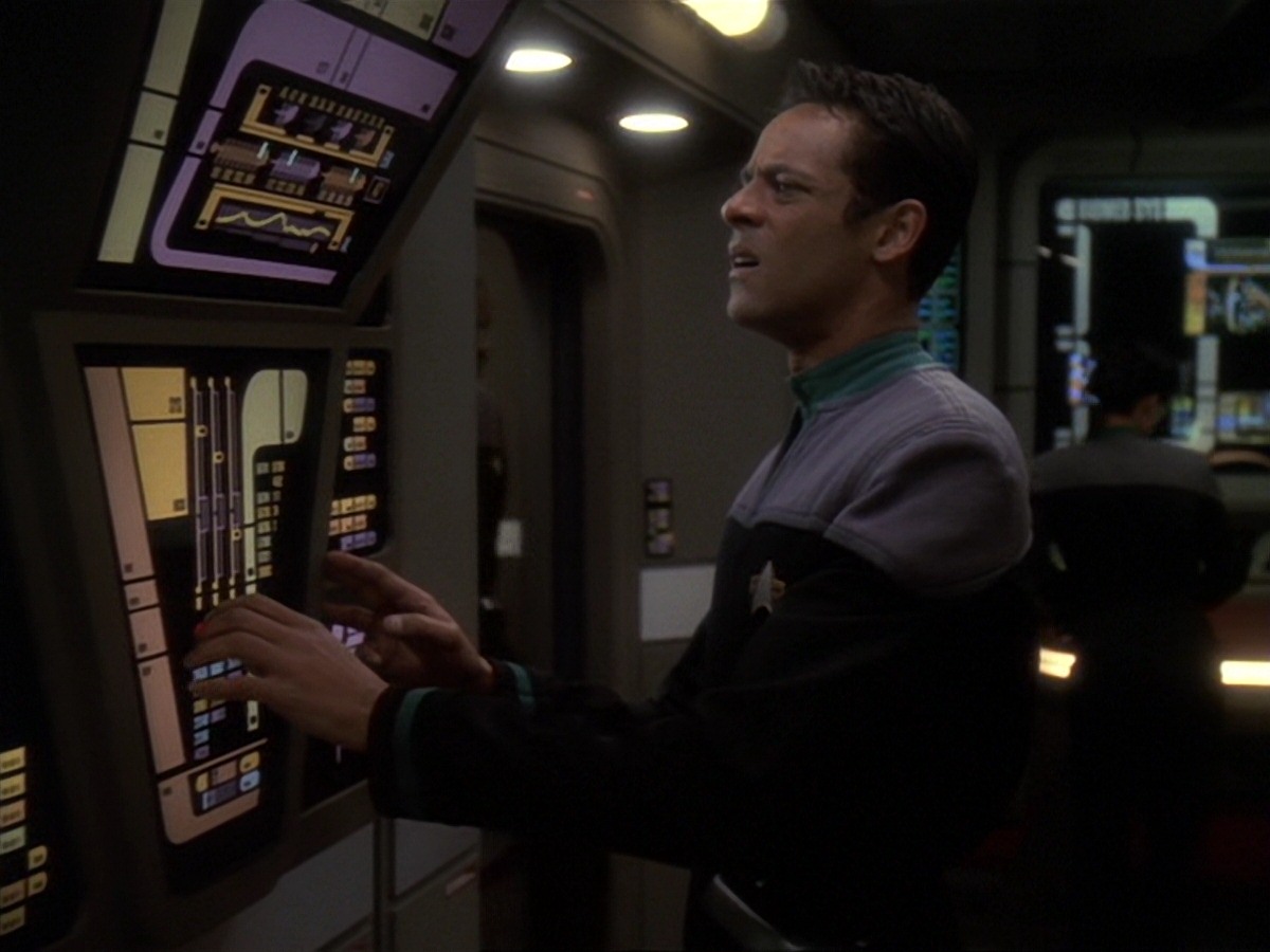 extant_StarTrek_DS9_6x22-Valiant_3513.jpg