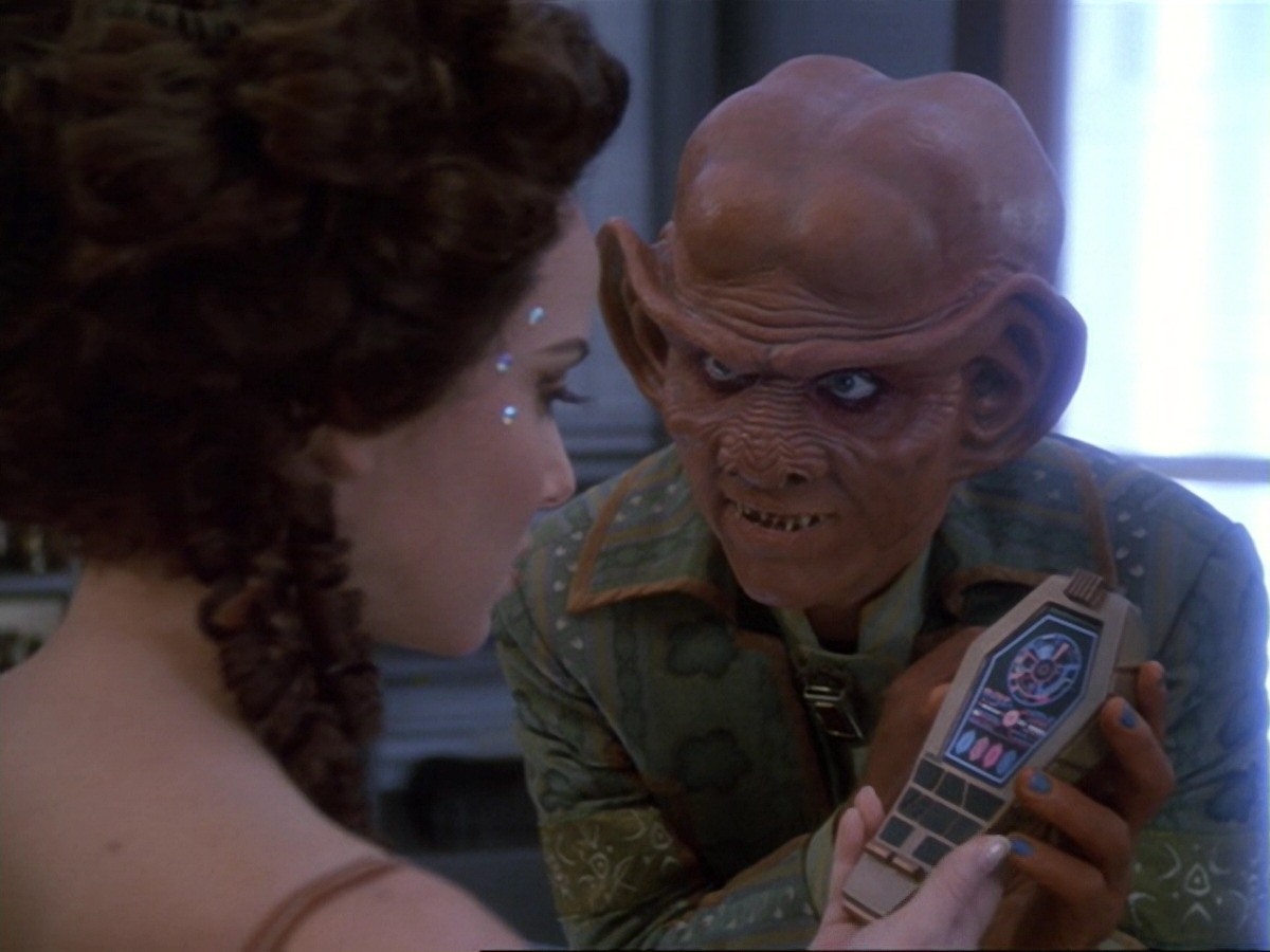 extant_StarTrek_DS9_6x23-ProfitAndLace_0128.jpg