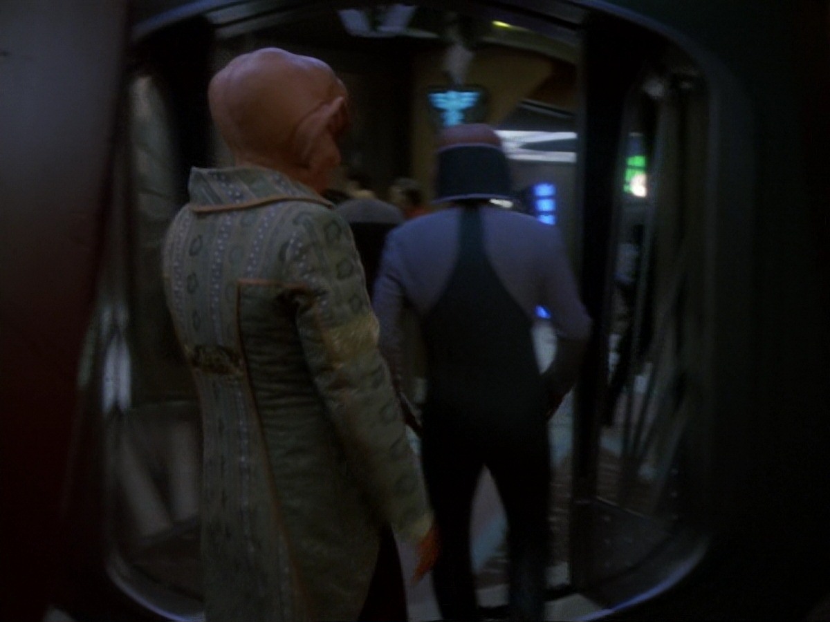 extant_StarTrek_DS9_6x23-ProfitAndLace_0250.jpg