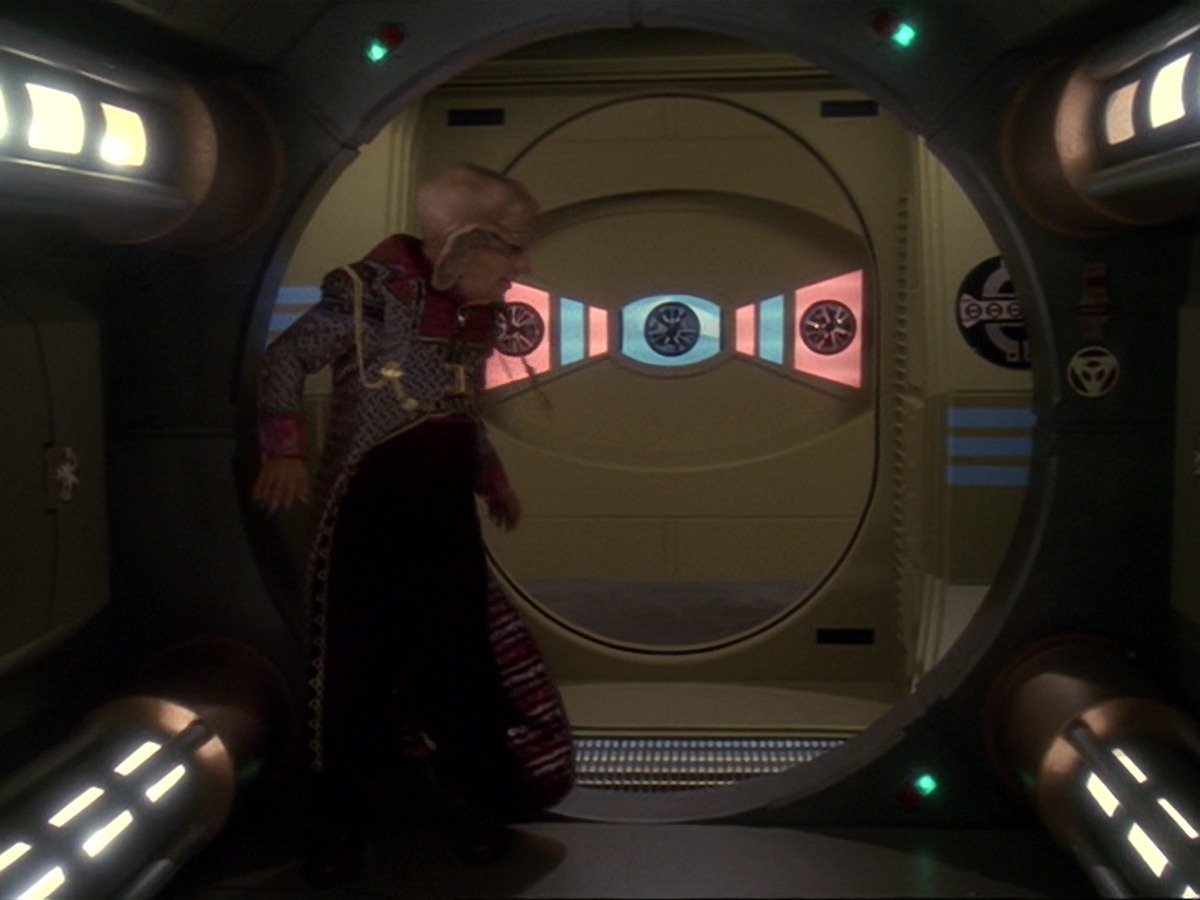 extant_StarTrek_DS9_6x23-ProfitAndLace_0352.jpg