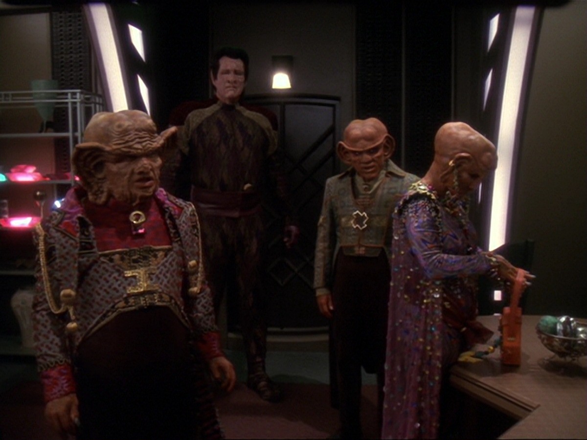 extant_StarTrek_DS9_6x23-ProfitAndLace_0782.jpg