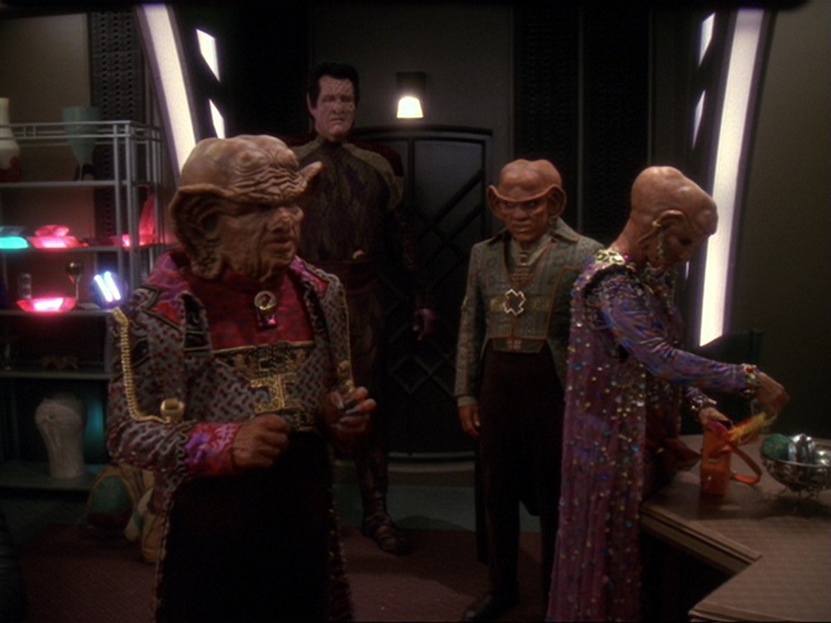 extant_StarTrek_DS9_6x23-ProfitAndLace_0787.jpg