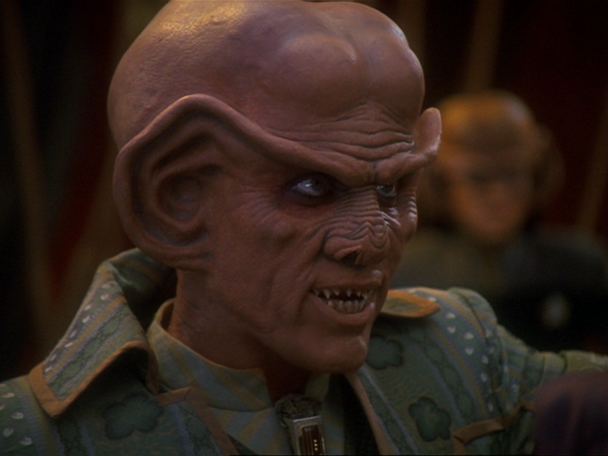 extant_StarTrek_DS9_6x23-ProfitAndLace_1336.jpg