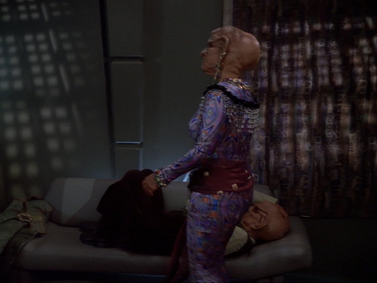 extant_StarTrek_DS9_6x23-ProfitAndLace_1428.jpg