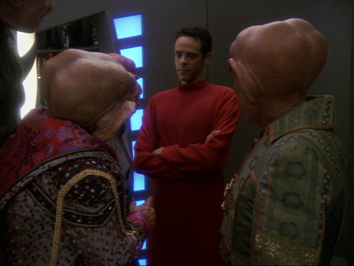 extant_StarTrek_DS9_6x23-ProfitAndLace_1773.jpg