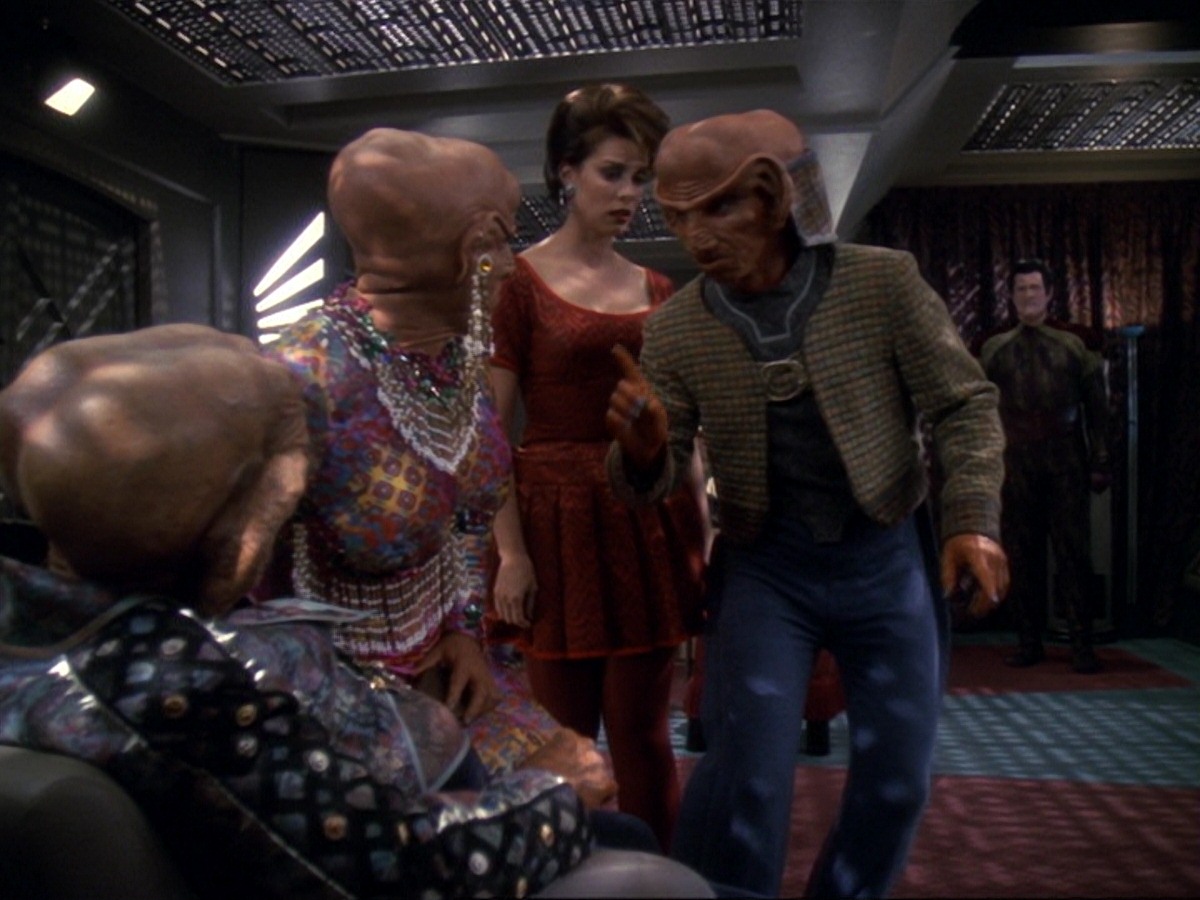 extant_StarTrek_DS9_6x23-ProfitAndLace_2212.jpg