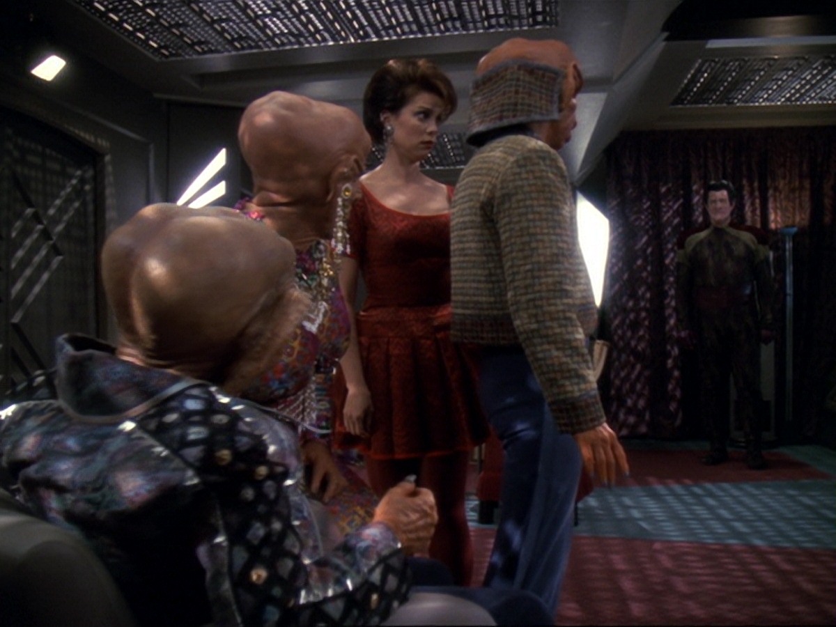 extant_StarTrek_DS9_6x23-ProfitAndLace_2215.jpg