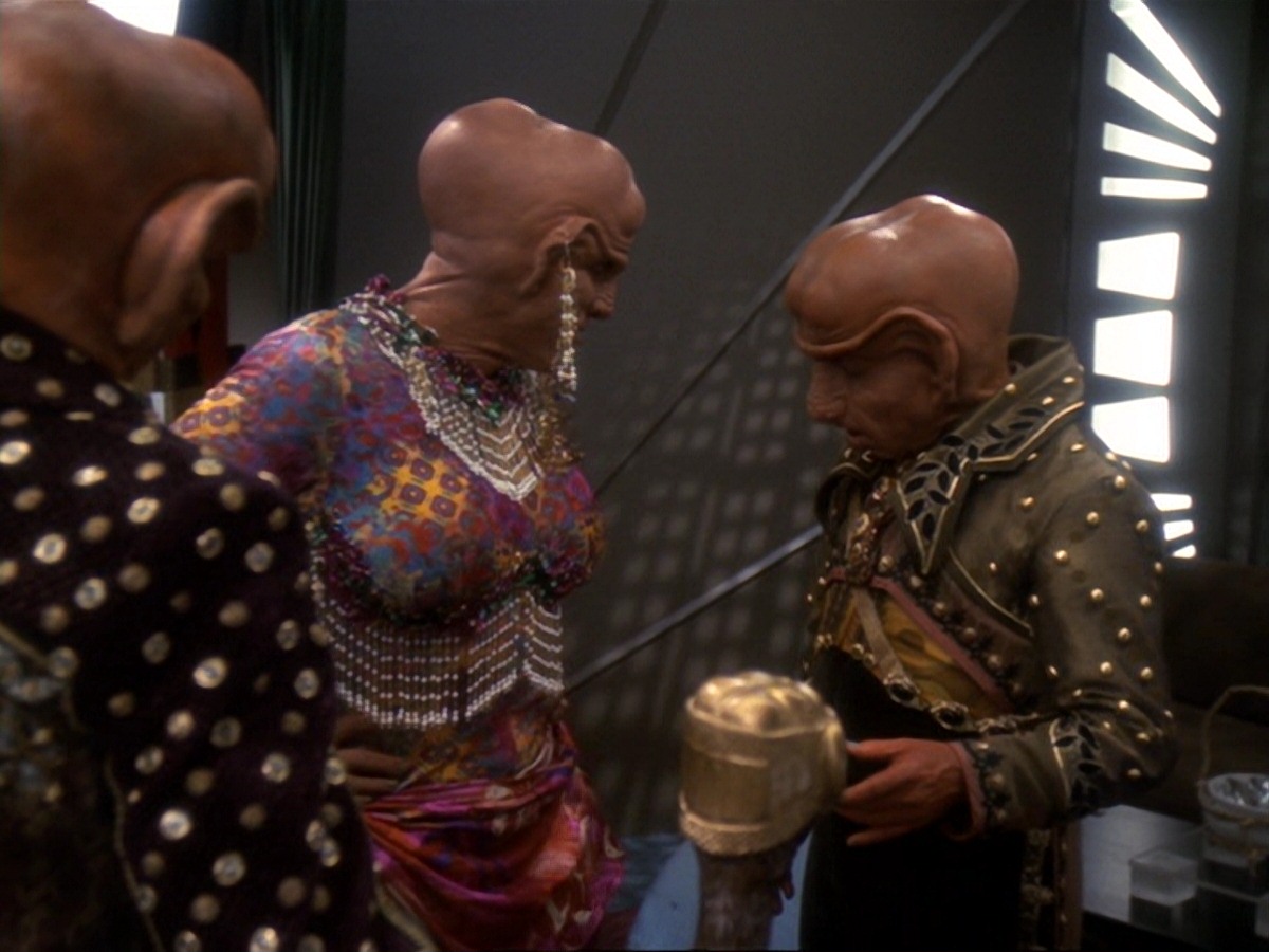 extant_StarTrek_DS9_6x23-ProfitAndLace_3293.jpg