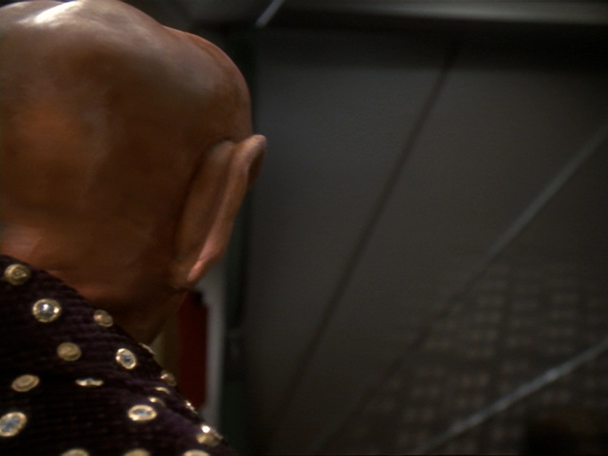 extant_StarTrek_DS9_6x23-ProfitAndLace_3390.jpg