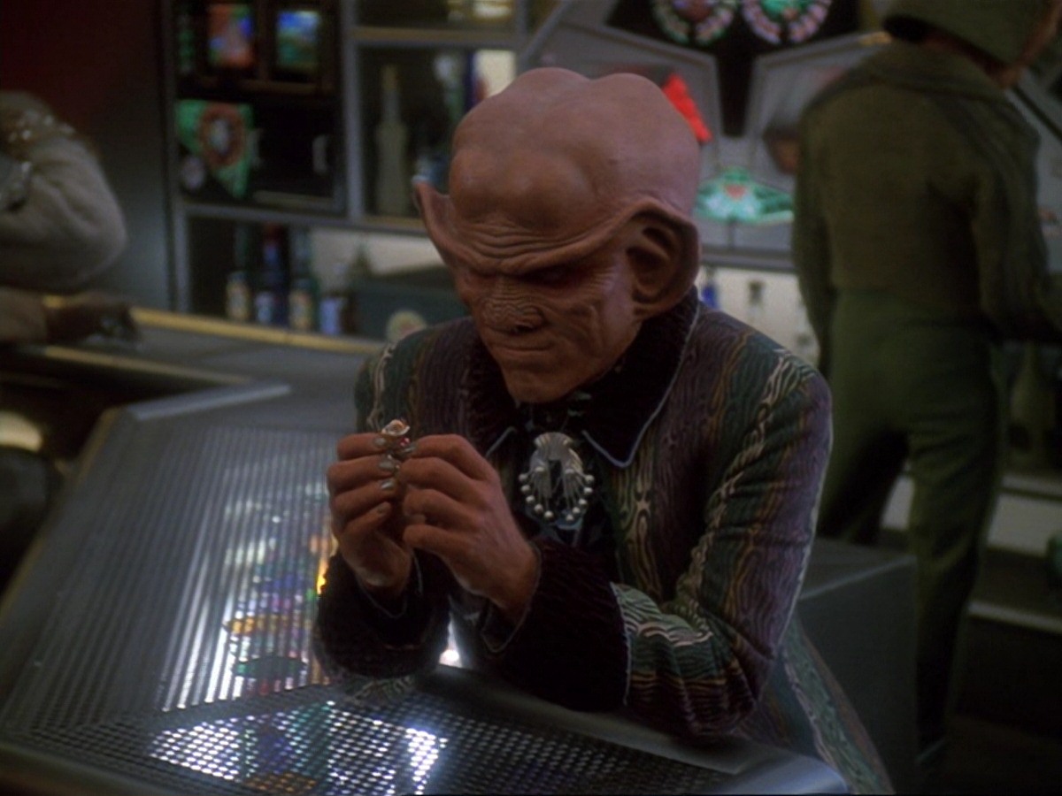 extant_StarTrek_DS9_6x23-ProfitAndLace_3413.jpg