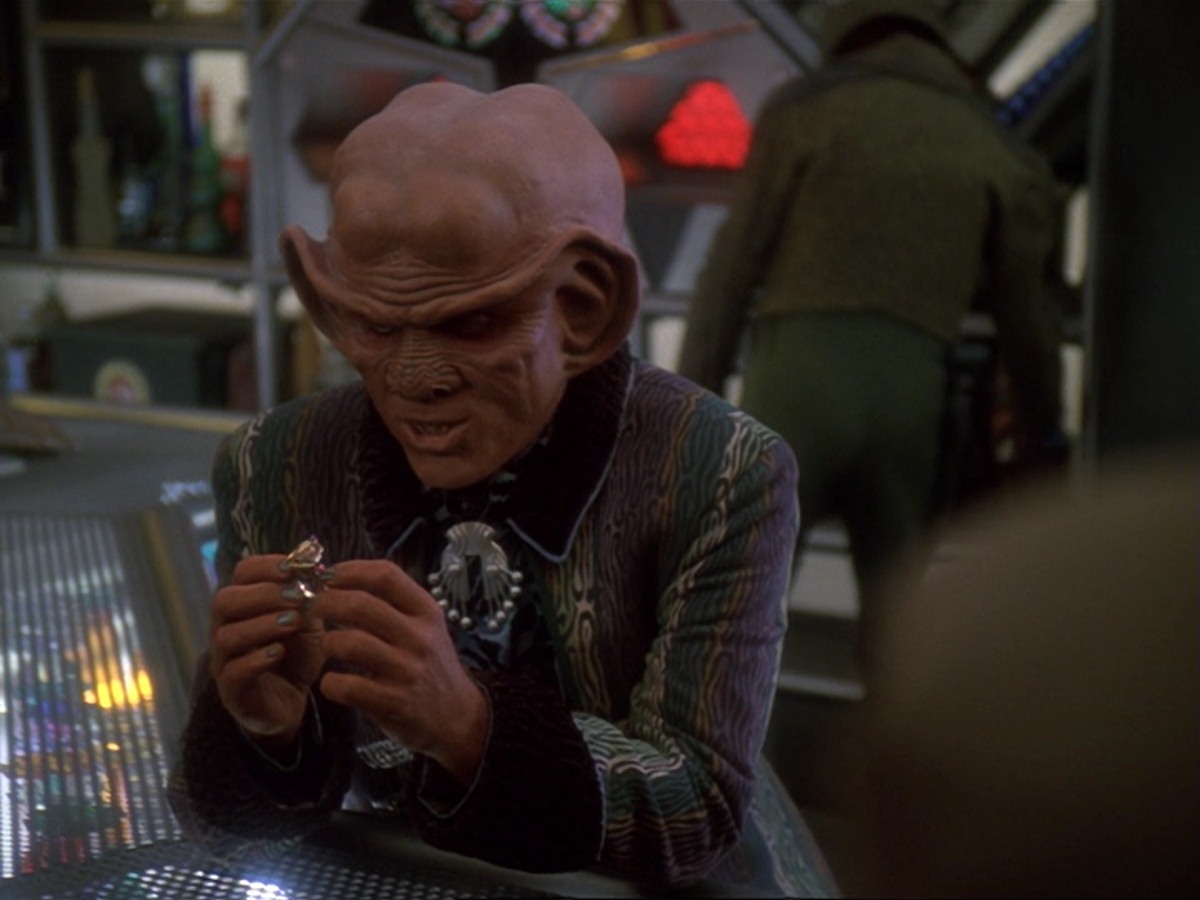 extant_StarTrek_DS9_6x23-ProfitAndLace_3441.jpg