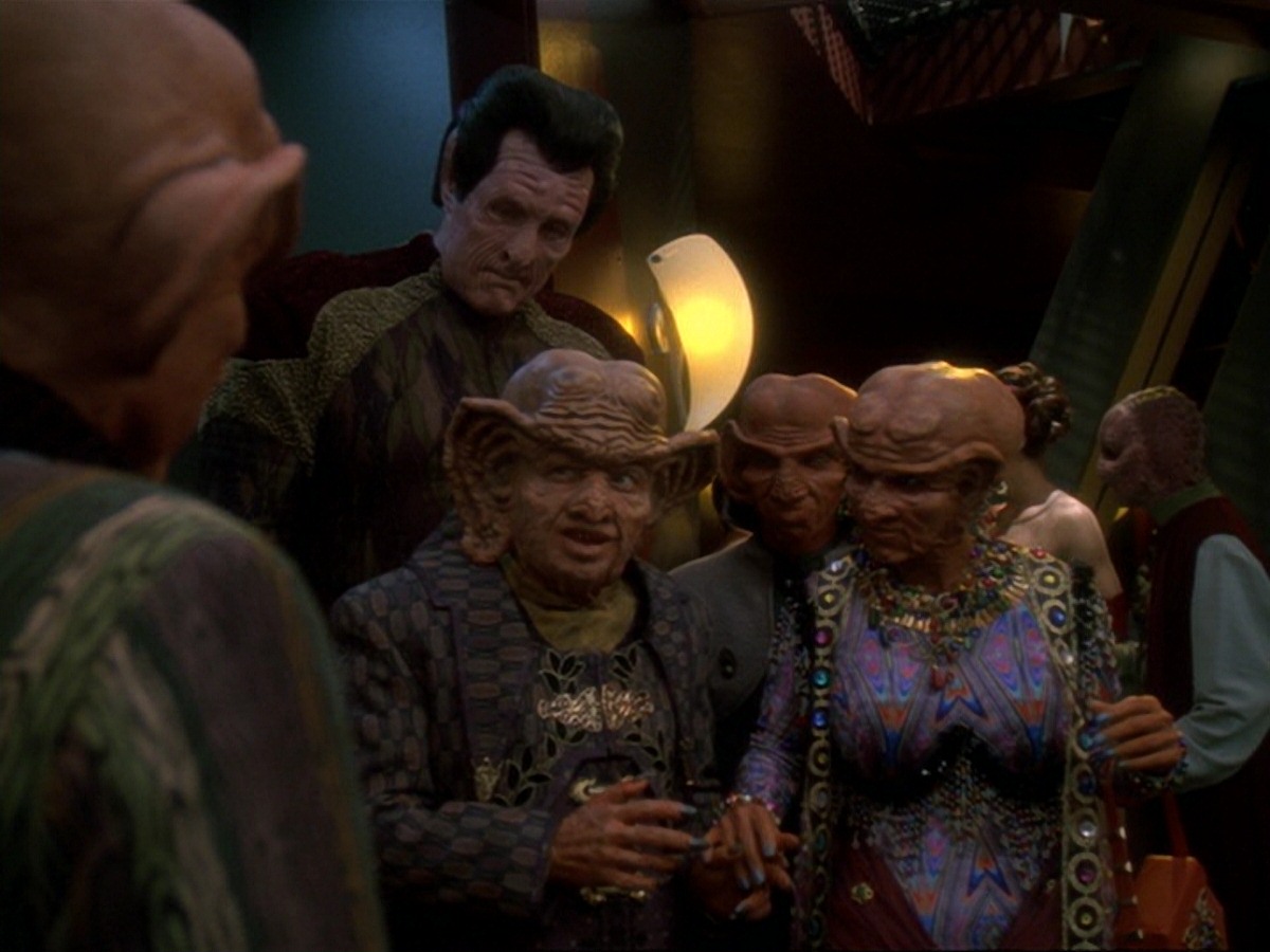 extant_StarTrek_DS9_6x23-ProfitAndLace_3554.jpg