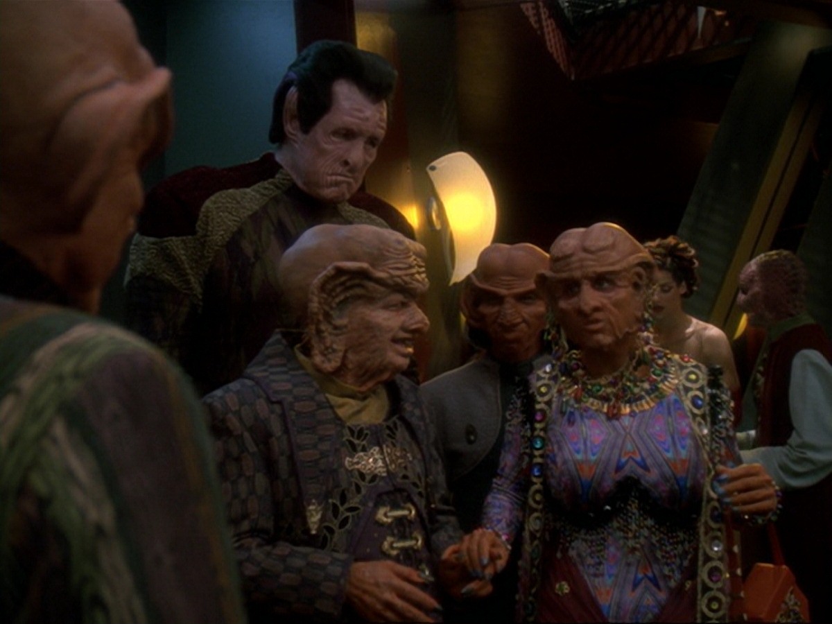 extant_StarTrek_DS9_6x23-ProfitAndLace_3573.jpg