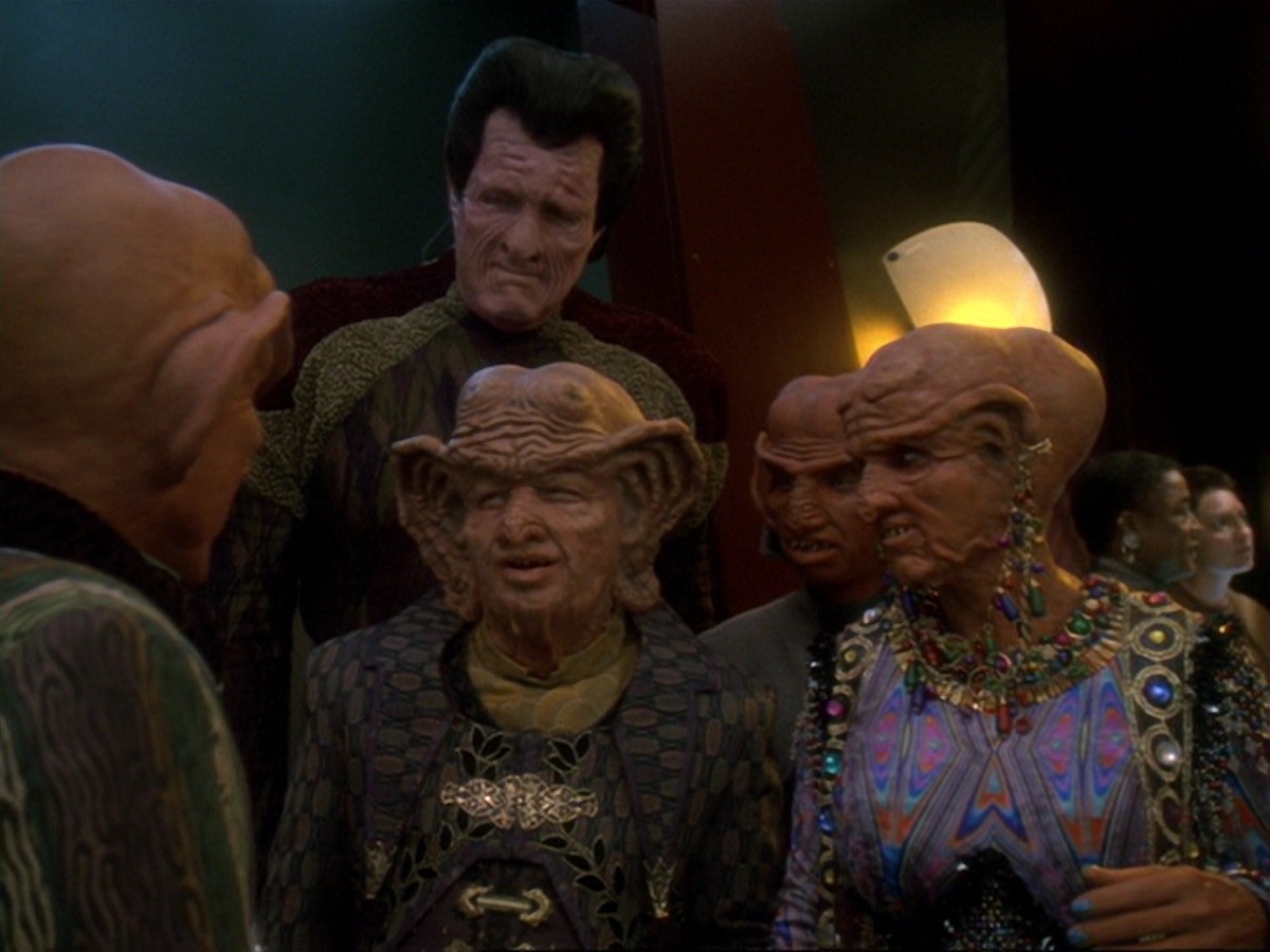 extant_StarTrek_DS9_6x23-ProfitAndLace_3608.jpg