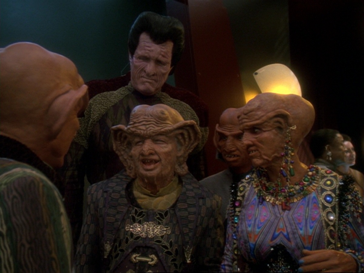 extant_StarTrek_DS9_6x23-ProfitAndLace_3609.jpg