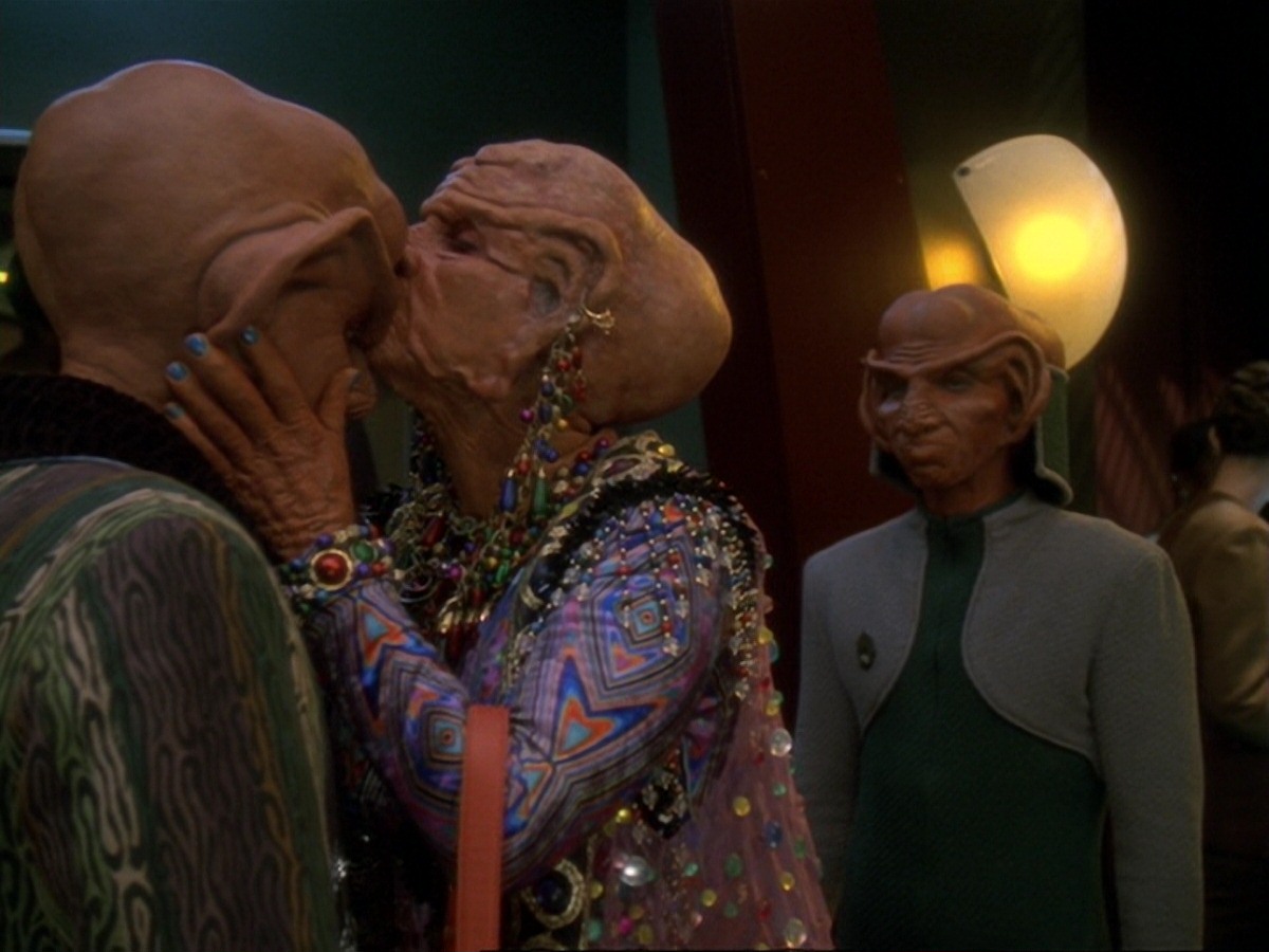 extant_StarTrek_DS9_6x23-ProfitAndLace_3623.jpg