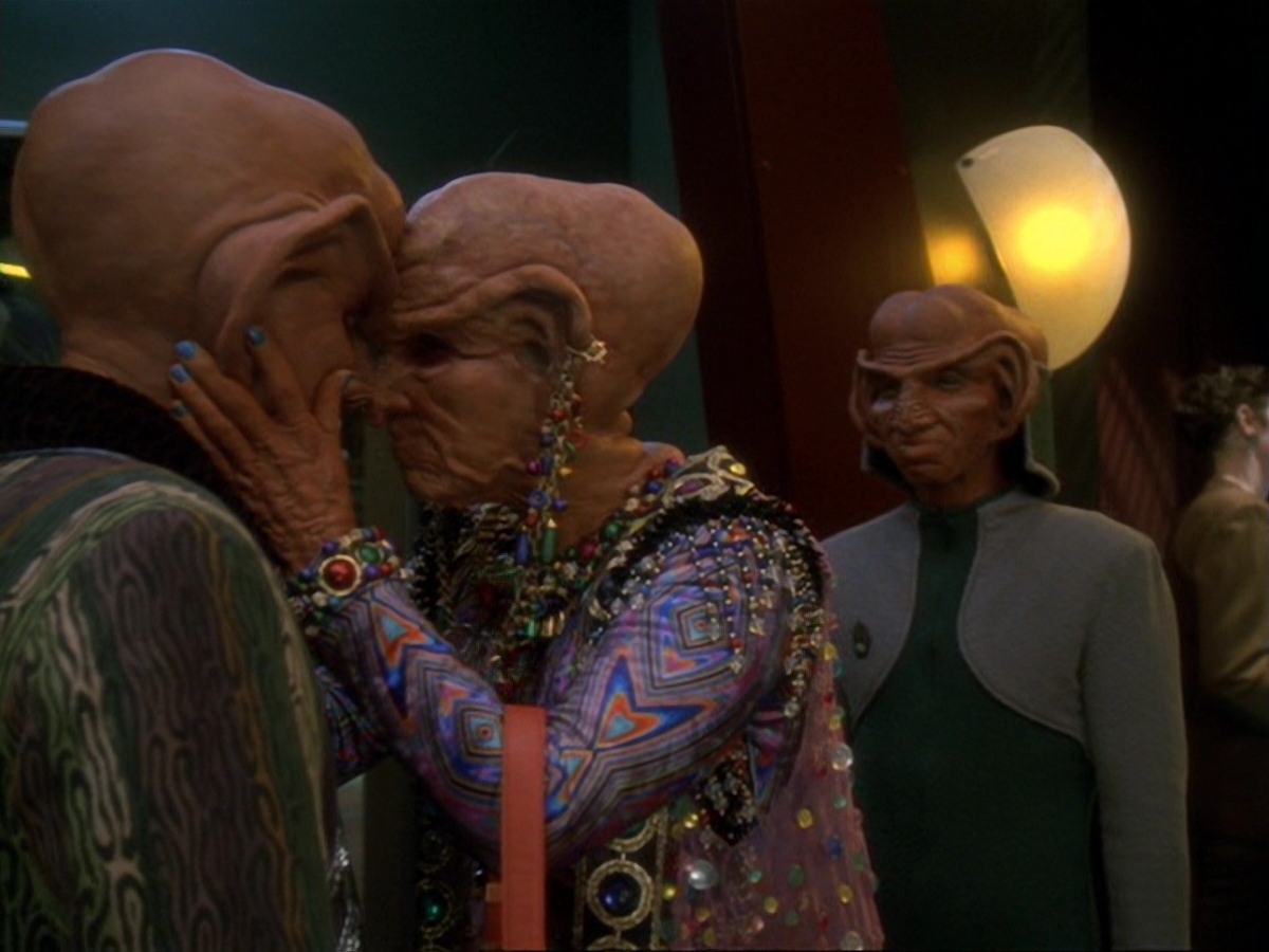 extant_StarTrek_DS9_6x23-ProfitAndLace_3625.jpg