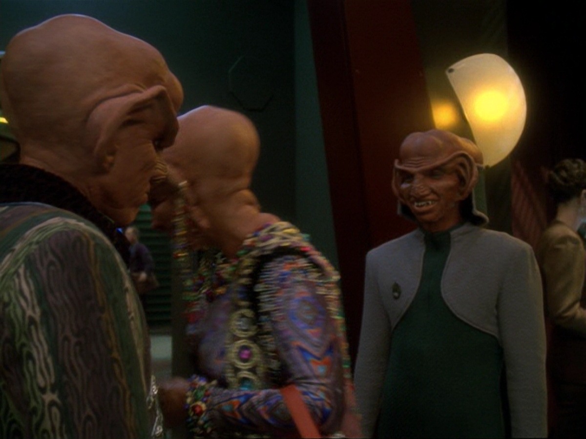 extant_StarTrek_DS9_6x23-ProfitAndLace_3627.jpg