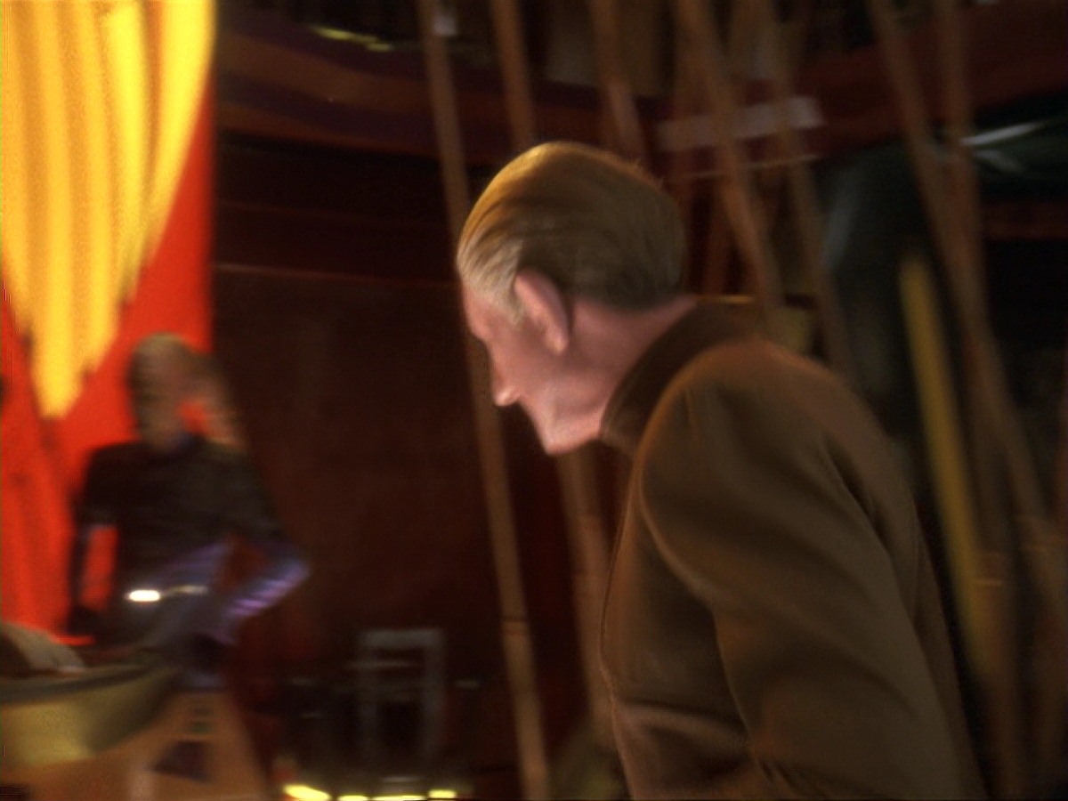 extant_StarTrek_DS9_6x25-TheSoundOfHerVoice_0082.jpg