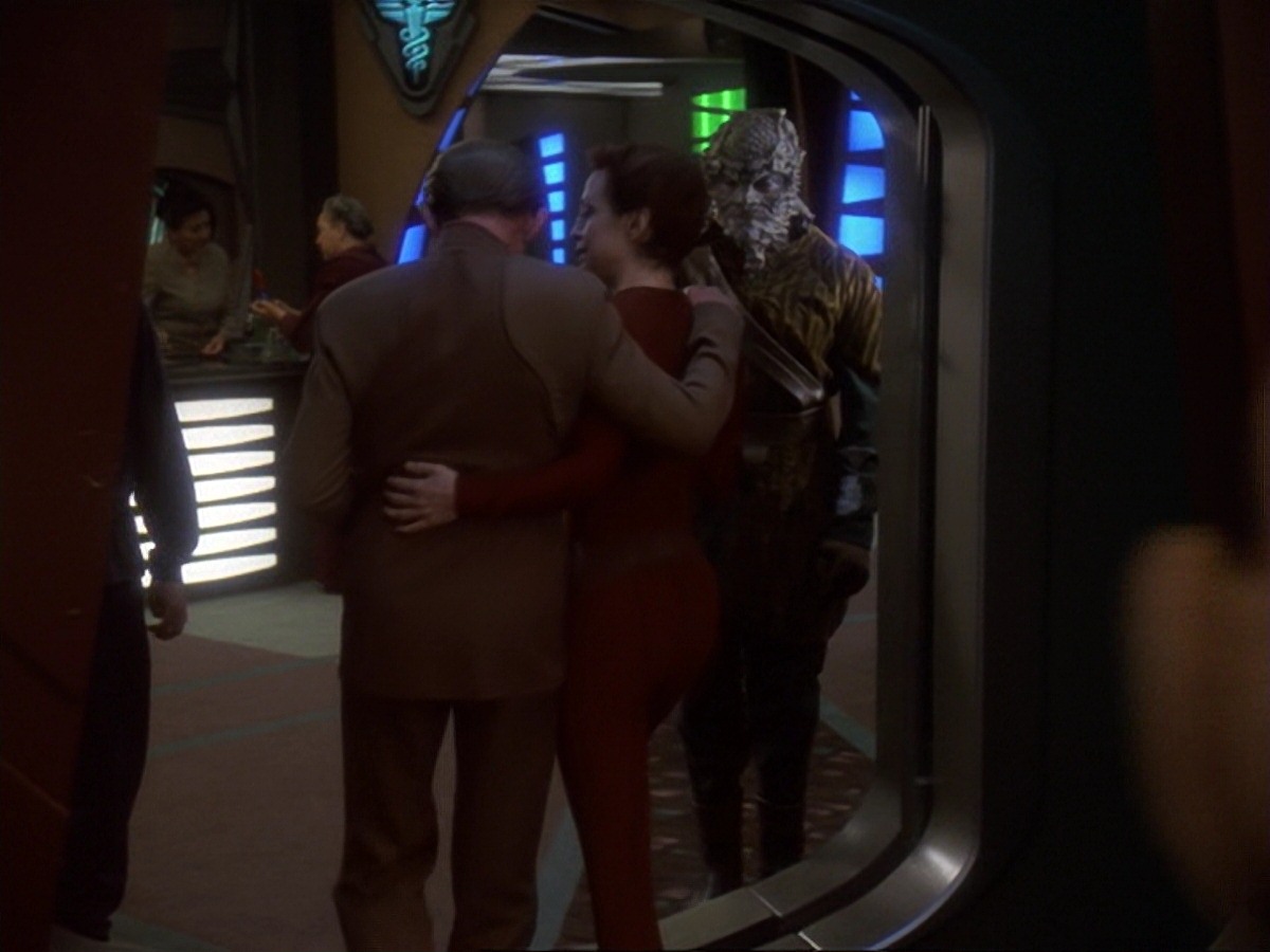 extant_StarTrek_DS9_6x25-TheSoundOfHerVoice_0105.jpg