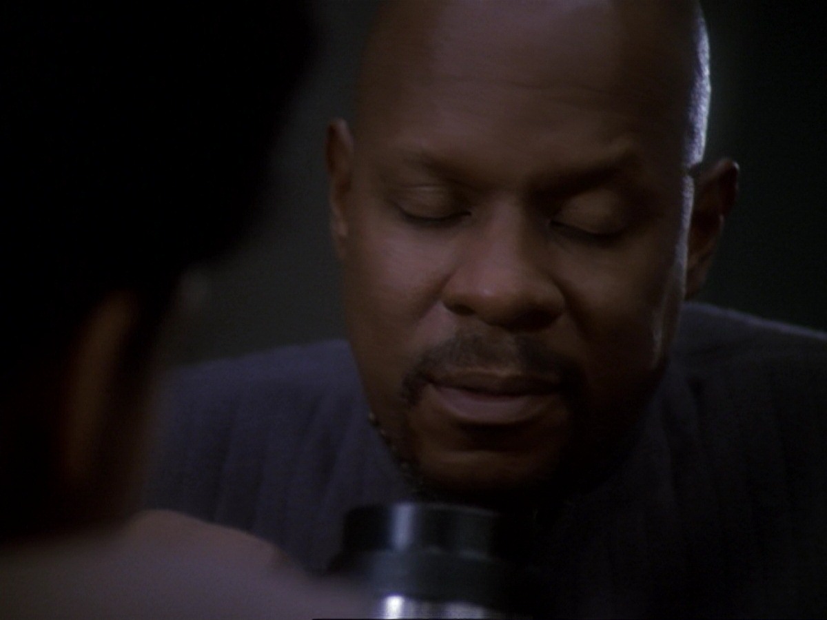 extant_StarTrek_DS9_6x25-TheSoundOfHerVoice_0184.jpg